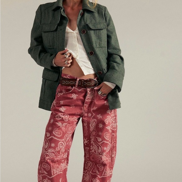 We The Free Good Luck Printed
Barrel Jeans Rust Bandana Size 31
NWOT - Picture 3 of 9